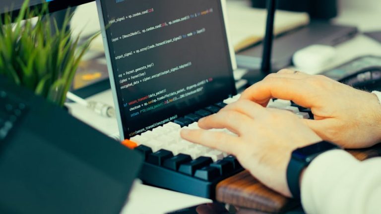 Automatisation IT : Ansible vs Python, quel choix faire en 2026 ?