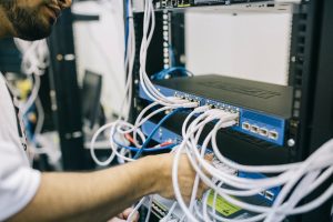 Lire la suite à propos de l’article Guide DNS et DHCP : Comment sécuriser vos services en 2026
