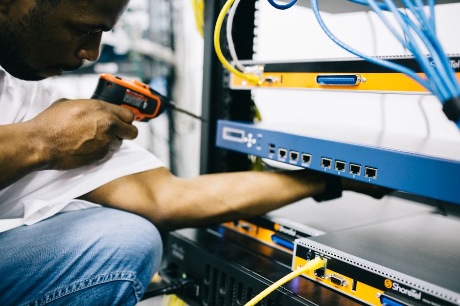 Lire la suite à propos de l’article Dépannage réseau Cisco : 10 commandes IOS clés en 2026