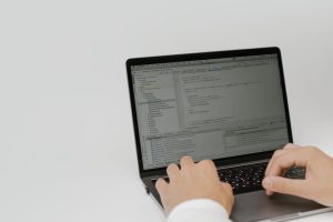 Lire la suite à propos de l’article Ansible ou Python : Quel outil choisir pour le réseau en 2026 ?
