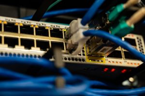 Lire la suite à propos de l’article Guide Ansible : Automatiser la configuration Cisco et Juniper