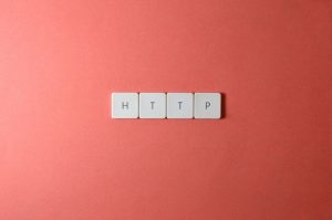 Lire la suite à propos de l’article BGP vs OSPF : quel protocole de routage choisir en 2026 ?