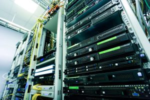 Lire la suite à propos de l’article Équilibrage de Charge vs Clustering : Solutions HA Comparées